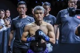 真正意义上的倒钩之王。很多其他球员所谓的倒钩其实...